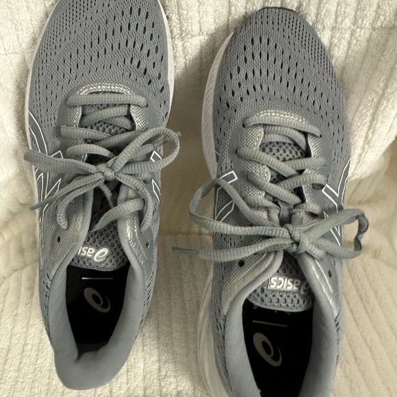 ASICS shoes - Picture 2 of 4